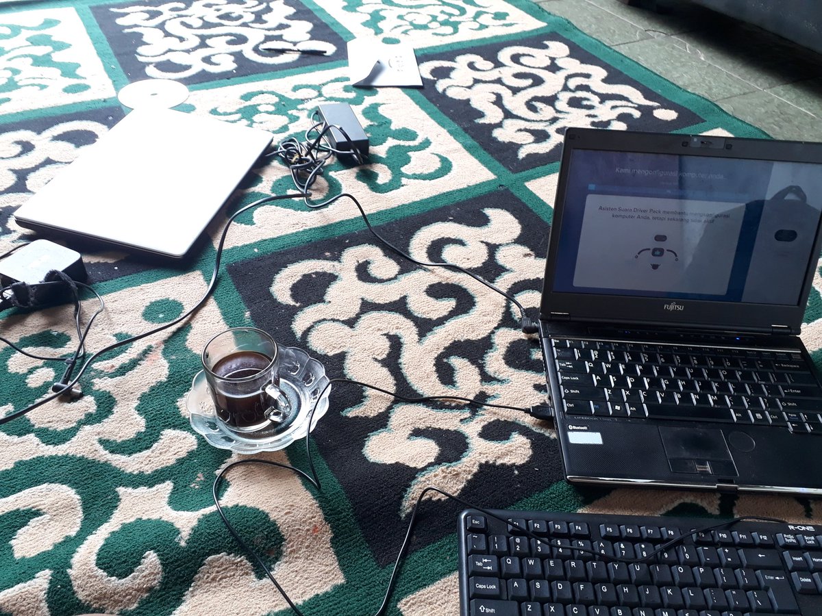 KomputerAk's tweet image. Kembali ke laptop 
Ditoko kami semua dipastikan BERGARANSI 

#mendinglokalaja 
Segera Usut Chaplin
Rijik Pantas Dipenjara
#SalahMencintaiBetrand 
Halo BCA
Hindu
#VincenzoEp7 
#StopKriminalisasiHRS 
#KhilafahPastiTegakKembali 
Minggu
#BiroJomblo