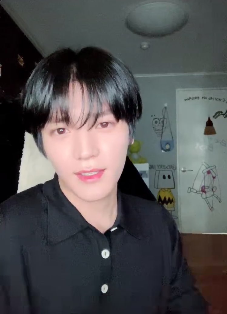 princedimpless's tweet photo. taeyong’s hair is black 🖤 happy taeyong sunday everyone!
 #TAEYONG #태용 https://t.co/JxkAclIQkx