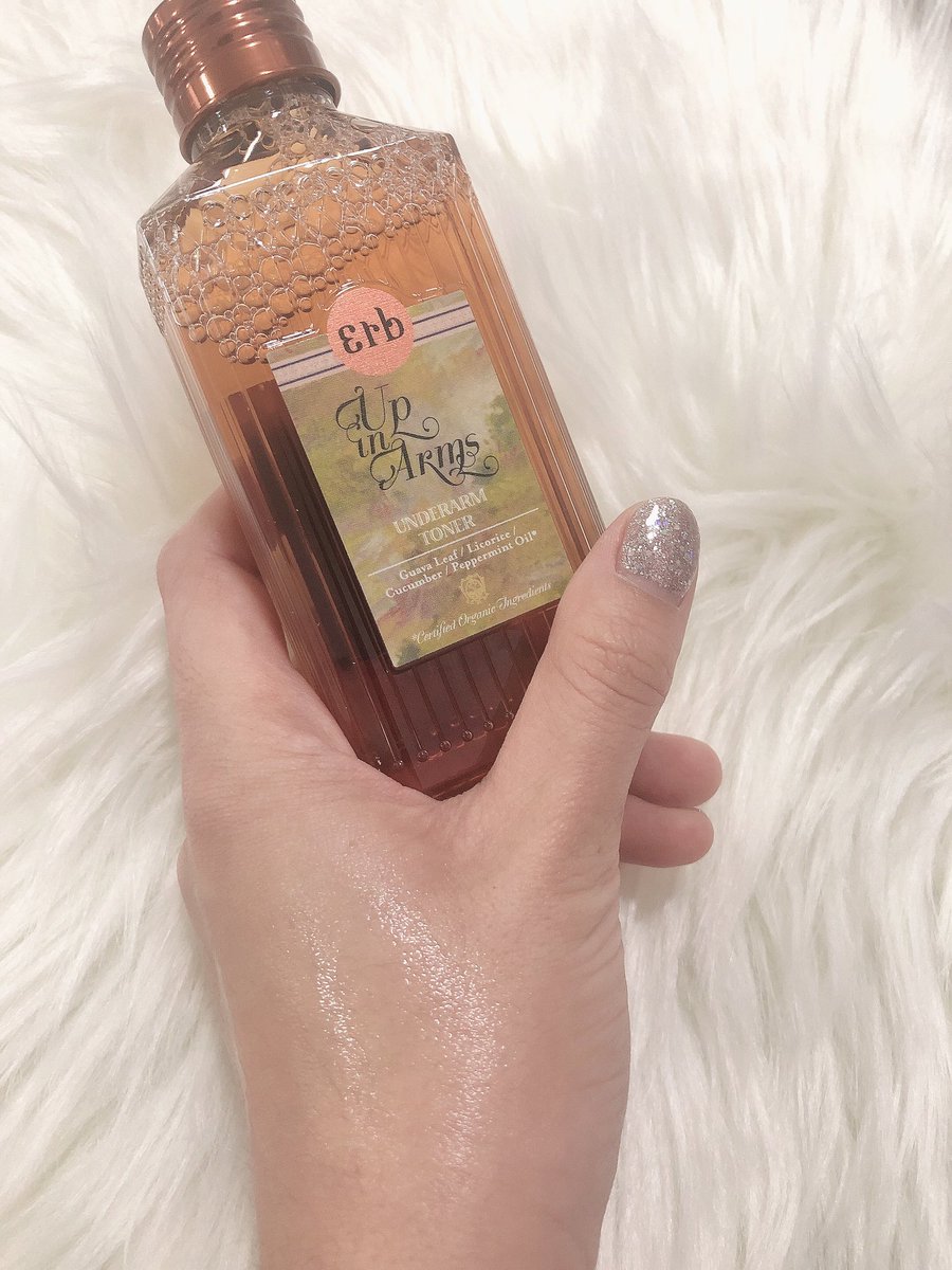 cpcpcpcpz's tweet photo. เต่าจ๋า กล้าโชว์แล้ว กับ Set คู่จาก Erb UP in Arm Underarm Skin Toner ใช้คู่กันกับ Erb UP in Arm Underarm Detox Mask ตัวช่วยที่จะทำให้ผิวใต้วงแขนของเรา ขาว เรียบเนียน แถมยังช่วยให้สะอาด สดชื่นหลังใช้ด้วย สาวๆไปหาซื้อกันนะ✨
#ErbUPinArmUpwithAura #เช็ดตรงไหนขาวตรงนั้น #Erbthailand https://t.co/4CJbdK5WK9