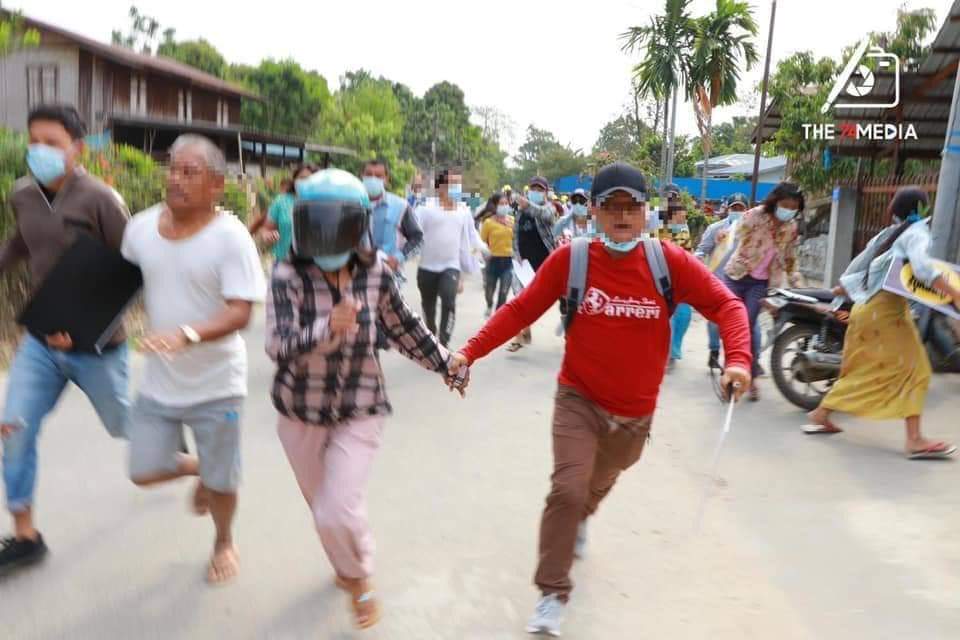 YuYuHtun14's tweet photo. Guerrilla strikes in MyitKyiNa,Kachin, are dispersed by Junta's terrorists since from the gathering point. 
No injured has been reported yet. 
Source:MyitKyiNa News Journal
LOCOMOTIVE XYZ
#Mar14Coup
#WhatsHappeningInMyanmar https://t.co/f48JqYPR31
