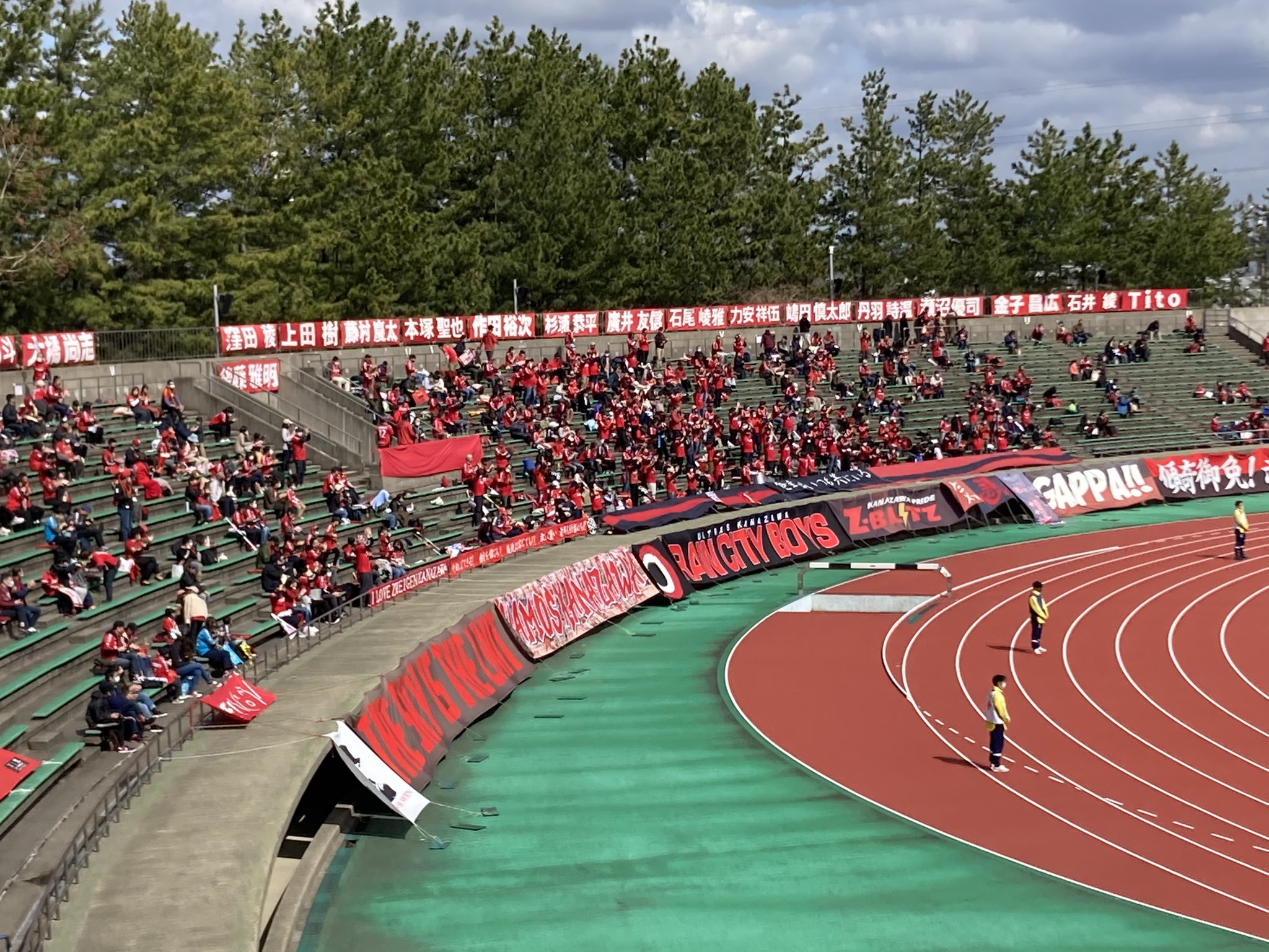Uma 今日はツエーゲン金沢のホーム開幕戦に 久しぶりのスタジアム観戦 やっぱ勝利を見たい Zweigen ツエーゲン金沢ホーム開幕 T Co Lcbtylhjtv Twitter