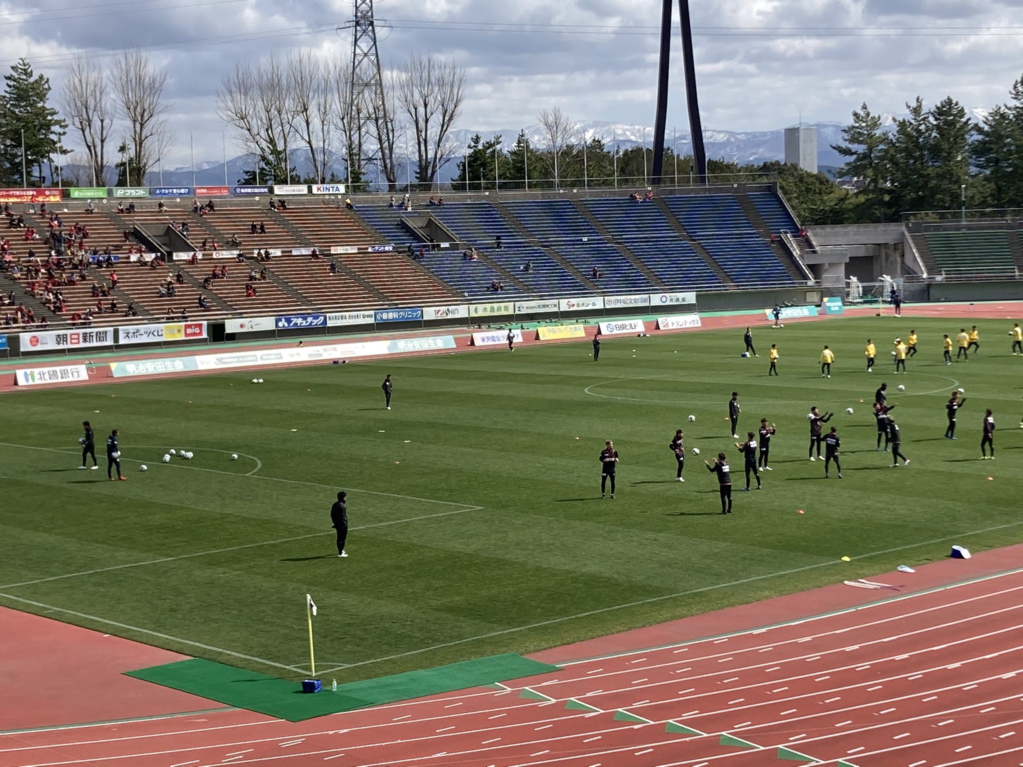 Uma 今日はツエーゲン金沢のホーム開幕戦に 久しぶりのスタジアム観戦 やっぱ勝利を見たい Zweigen ツエーゲン金沢ホーム開幕 T Co Lcbtylhjtv Twitter