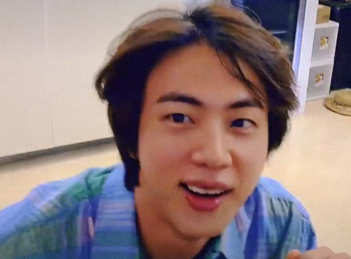 ivetse's tweet photo. @starnewskorea #WeLoveYouJin 💞 ✨You make our hearts of love beat very hard for you 💓💜
#방탄소년단진 #방탄소년단 #진 #BTS #JIN #SEOKJIN #KIMSEOKJIN #BTSARMY #JINSHAIR #StarnewsKorea https://t.co/sopJcDuO0G
