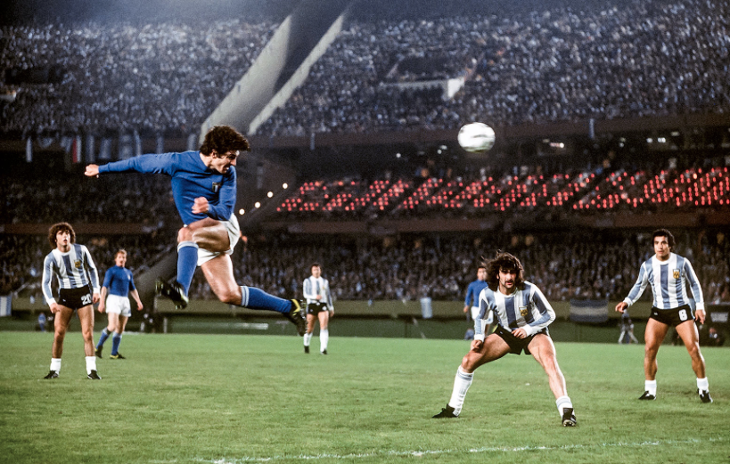 FOTOS HISTORICAS O CHULAS DE FUTBOL Ewb-3V1WUAIH5Mo?format=png&name=900x900