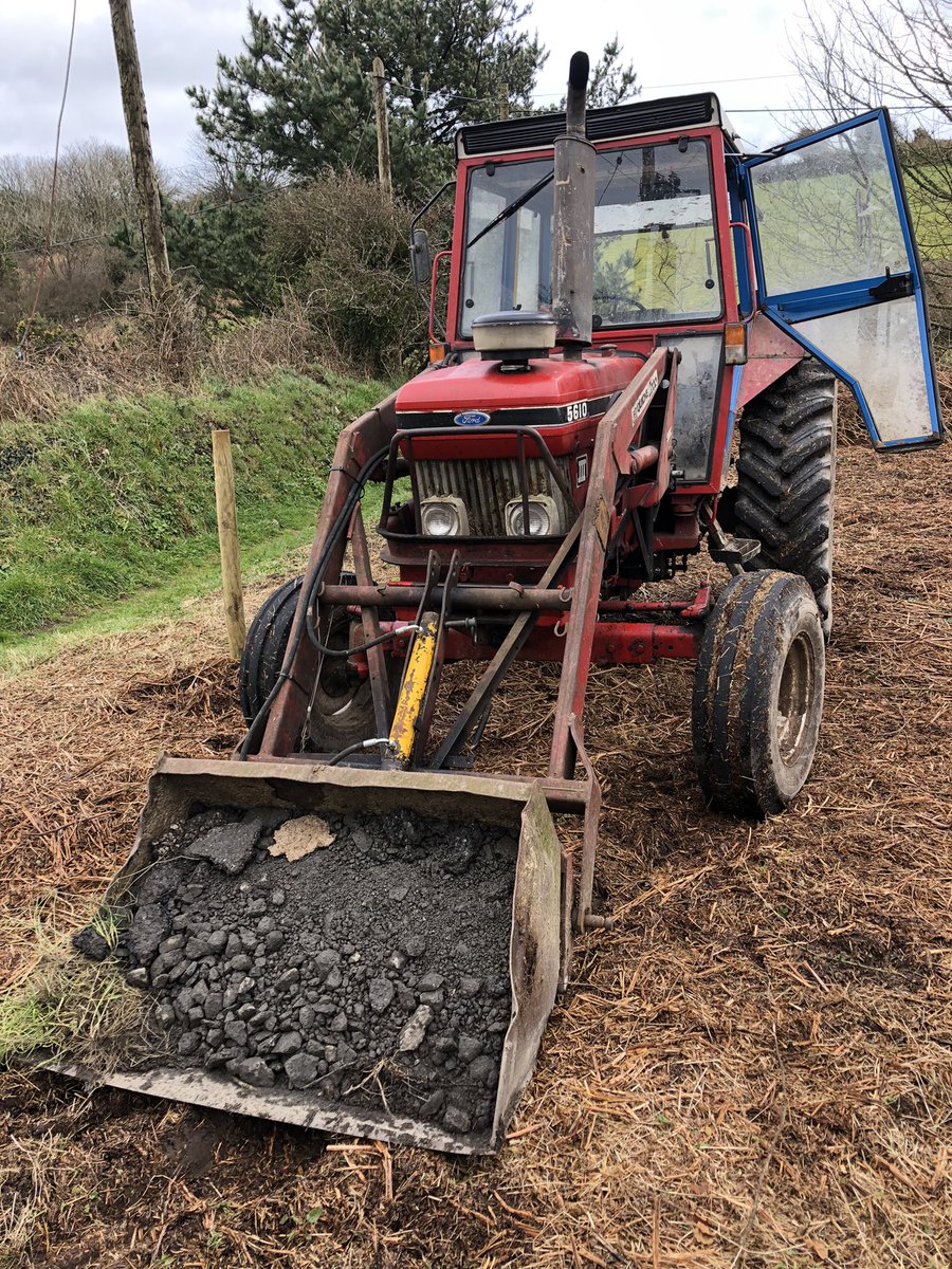 absolutoursuk's tweet photo. #Blue to #Red #tractor was star of @DocMartinOnline @cornwallfilming helping us out today - series 9 Ep 4 - fraud case for #PCPenhale Looking forward to guiding DocM summer tours booked this week. @BBGuides @awctg @SulisGuides  @NFUCountryside @VC_B2B @WestcountryWide https://t.co/wmpNHrn5AI