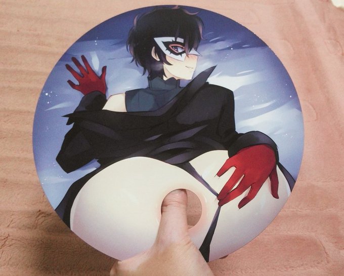 トンチキノベルティの穴あきうちわです 