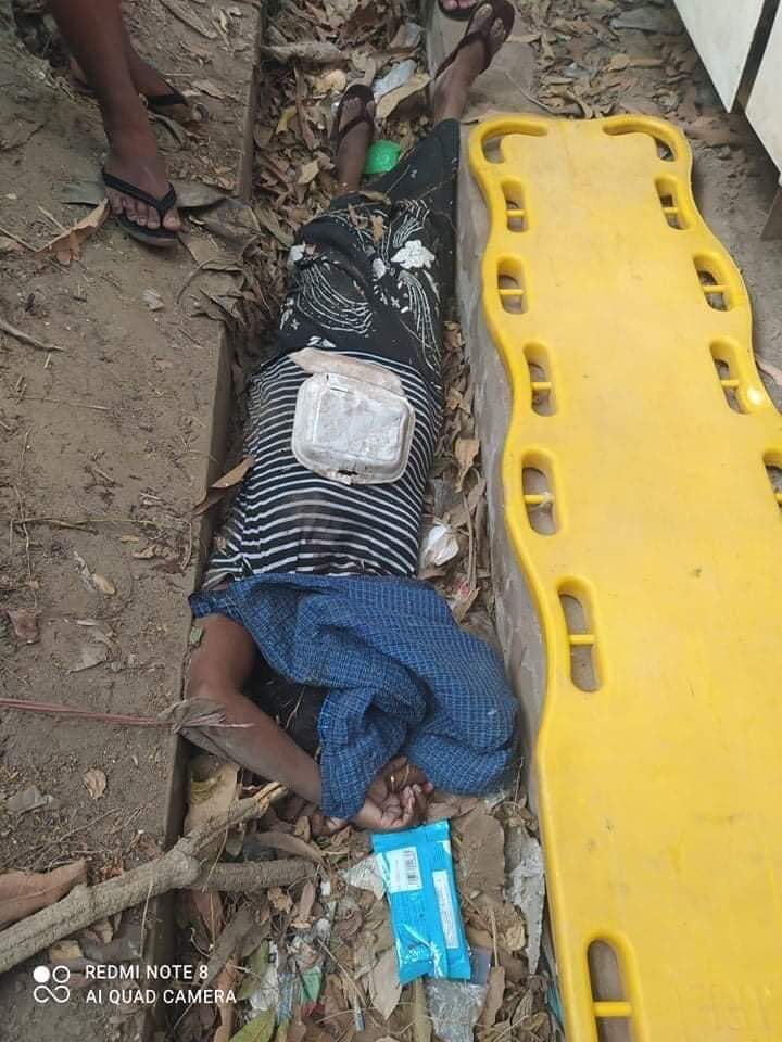 Asl1485's tweet photo. TW // blood / wound / death
[BAGO] People found the body a woman in the drainage. She was shot from the back of the head and the police dumped her body in the sewage drain and covered her body with dirt. Where is humanity??
#WhatsHappeningInMyanmar
#Mar14Coup https://t.co/4urFMfN7aj