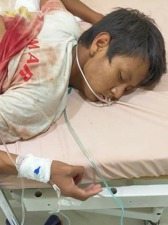 I cant find words to decribe this image looking at his revolutionary gesture in his last breath. 

The only thing I can say is "Rest in Power, brother.We will end this game by our Victory".

#WhatsHappeningInMyanmar #HlaingTharYar