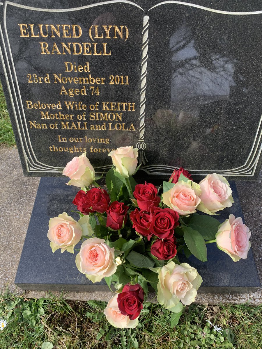 simonshad10's tweet image. Happy Mother’s Mum hope your save and well all my love xx❤️❤️