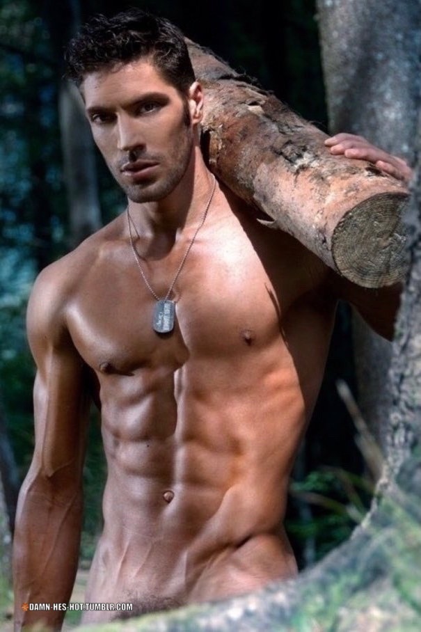 Follow for daily pics of hot men! 