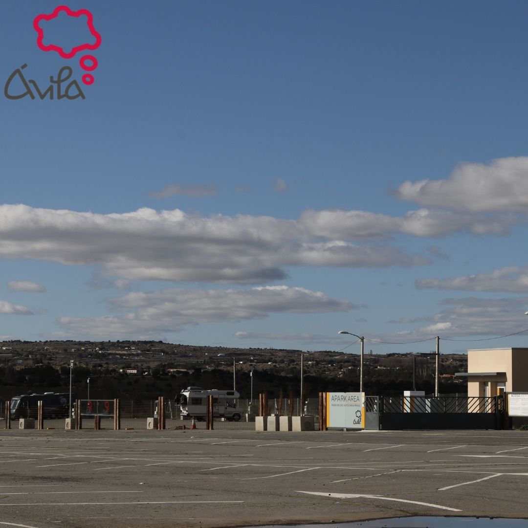 Avila_Turismo's tweet image. A los pies del Lienzo Norte de la Muralla, a 5 minutos a pie del centro de la ciudad, se encuentra @aparkarea, un espacio privilegiado, destinado a #autocaravanas para 40 vehículos.➡️ avilaturismo.com/es/organiza-tu… 

#furgocamper, #caravanas, ,#campervan #tinyhouse #aventura #turismo