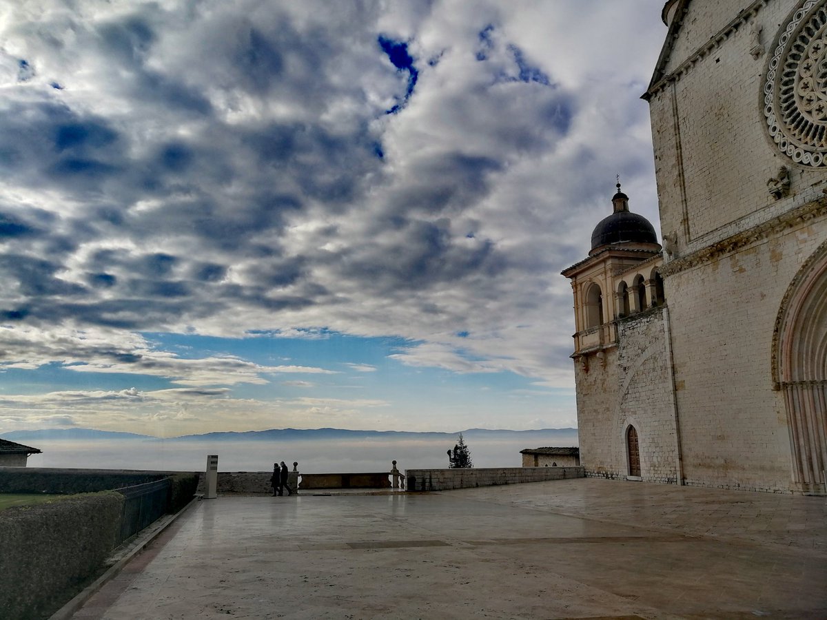 AssisiNostra's tweet photo. È sempre il paesaggio a scegliere i nostri occhi. #assisi #phAssisiNostra https://t.co/aWuDmOK56h