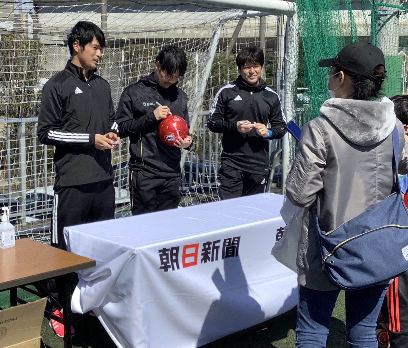 青山 隼 朝日新聞サッカースクールin八千代 無事に終わりました 今回のチーフコーチは名波さんでした 昔から憧れていたレジェンドとご一緒できるなんて 夢のような時間でした 朝日新聞サッカースクール サッカー少年 サッカースクール J
