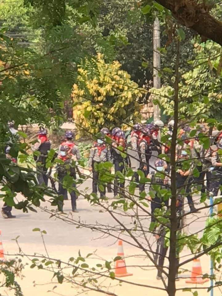 NangSuMonSwe1's tweet photo. XYZ LOCOMOTIVE
#WhatsHappeninglnMyanmar 
#Mar14Coup 
In Hlaingtaryar https://t.co/0lBO1VJ5pm