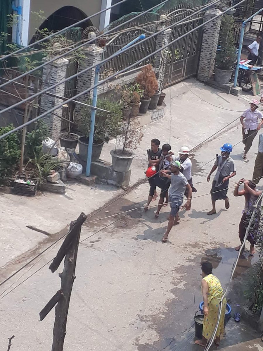Byun_Sori6104's tweet photo. Two people were shot in the legs in 3rd Street Hlaing TharYar !!! The terrorists crackdown brutally Hlaing TharYar!!!

LOCOMOTIVE XYZ

#WhatsHappeningInMyanmar
#Mar14Coup https://t.co/manu1C1xru