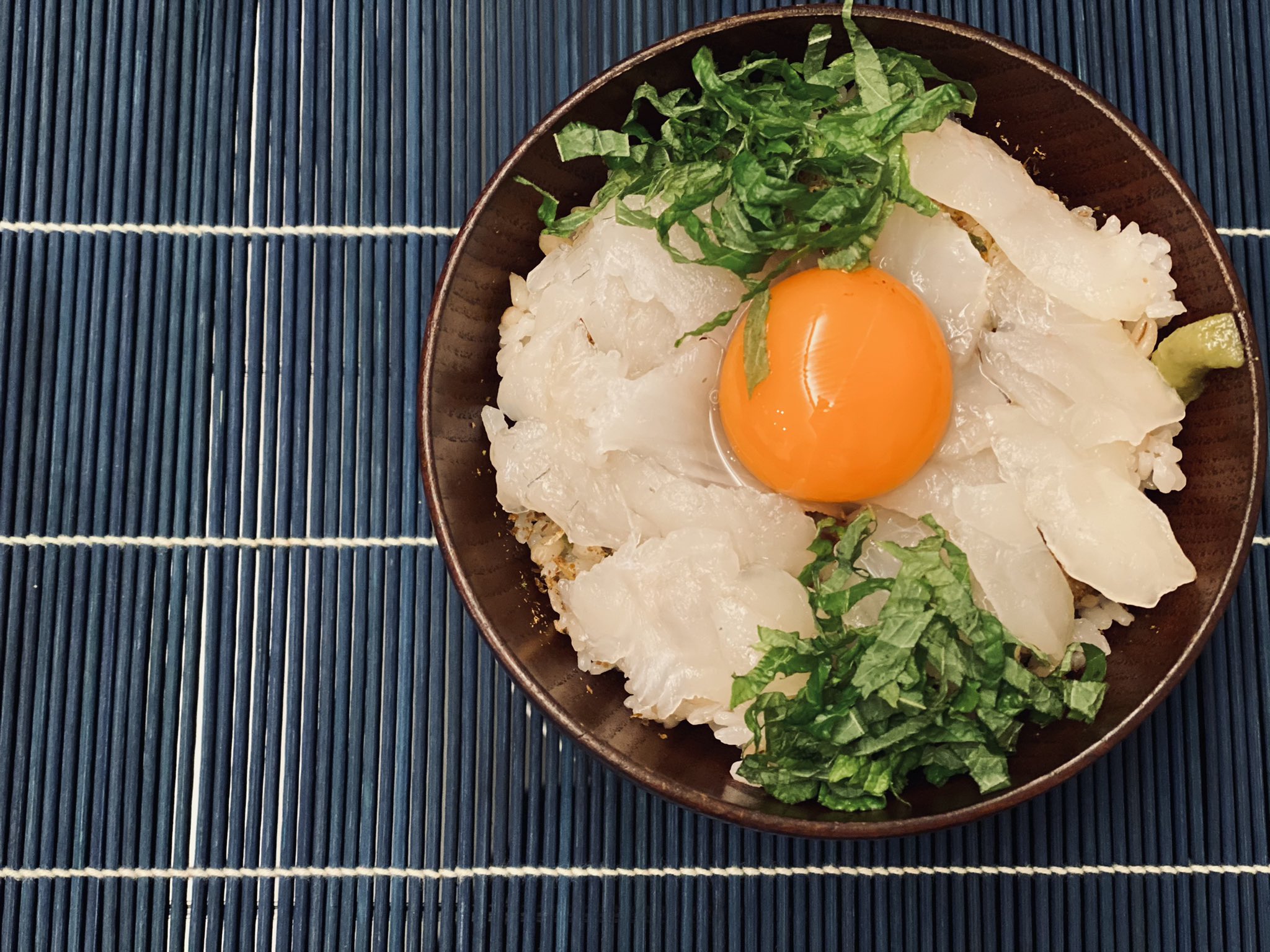 تويتر 滝沢沙織 على تويتر 以前 Youtubeの撮影で釣ったカワハギご飯シリーズ Instagramでも先程アップはしましたが Twitterにも カワハギの出汁をとった後の身を 肝醤油 Amp カラシで カワハギ丼は卵黄と大葉で 上がカワハギ 天ぷらと下がトラギス天ぷらでは