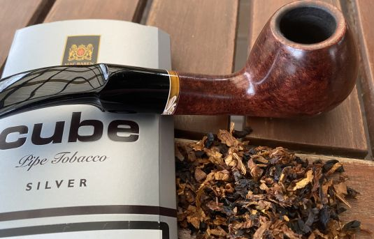 GerdKebschull's tweet photo. Mac Baren - Cube Silver
Der milde Däne!
https://t.co/1eEUkjBjq6
#tabak #tobacco #TabakPfeife
#macBaren #MacBarenCubeSilver
@TABAK_KONTOR_de @Tabakfreund_BLN @PortmannTabak @pfeifenbonn @Pfeifenwelt24 @RauchLounge @ErikNording @Tabakpfeifen https://t.co/pAffHyvIVc