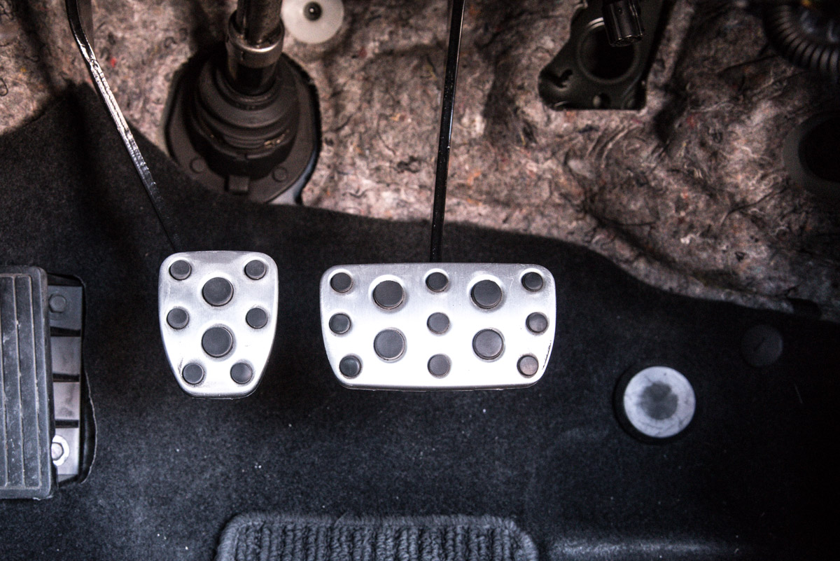 黒室speed Mtブレーキペダルとatペダル 車両に装着するとやはりクラッチペダルとのクリアランスが若干少ないか T Co 5ncmynsd8d Twitter