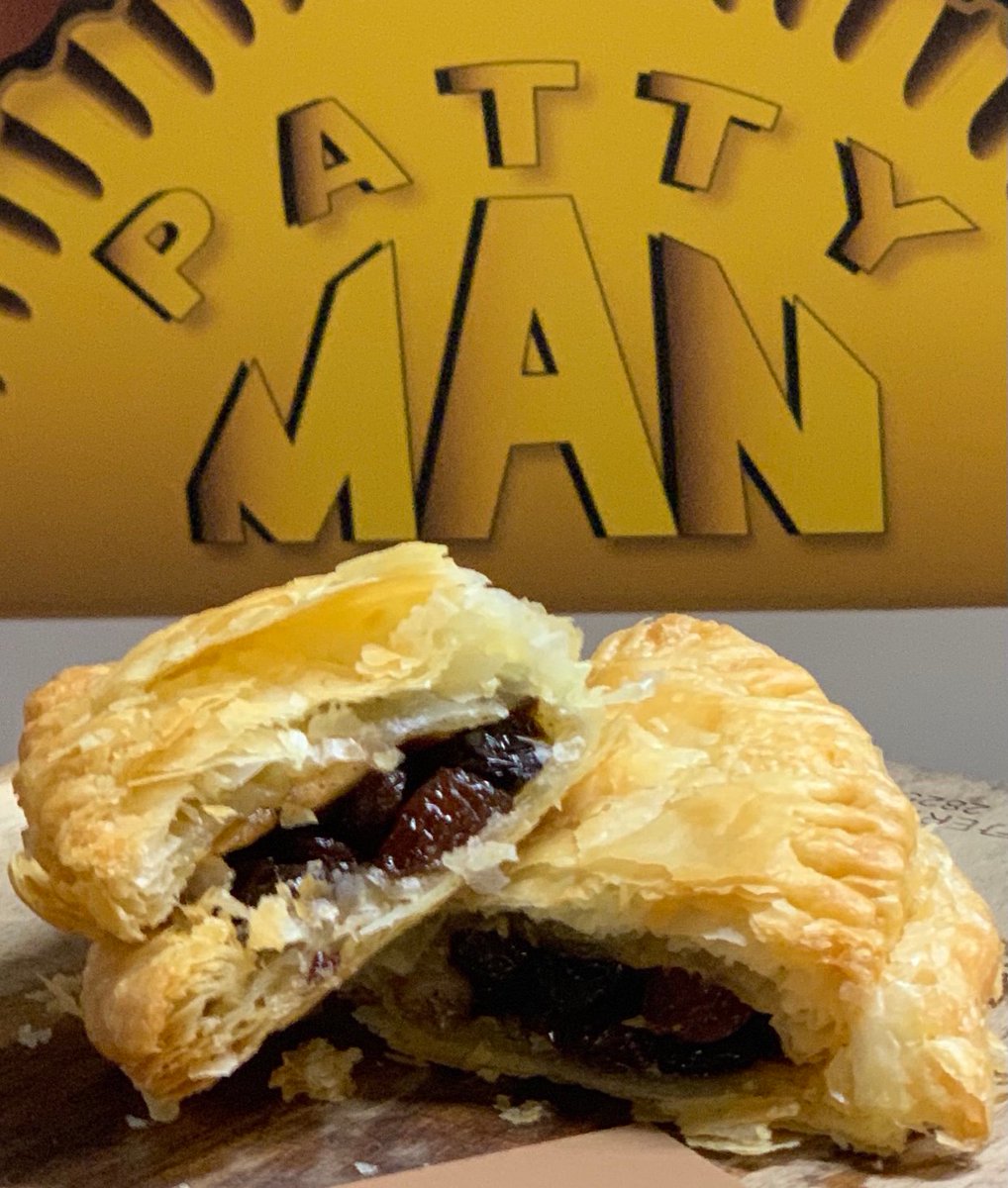 If you like a cheeky mince pie 🥧 you will love our (SWEET ONE).... 😍😋
.
.
.
#pattymanuk #pastry #bakery #vegan #party #mincepie #savoury #sweet #apple #streetfood #delivery #patty #patties #freshfood #tastegood #spreadtheword #events #supportsmallbusiness