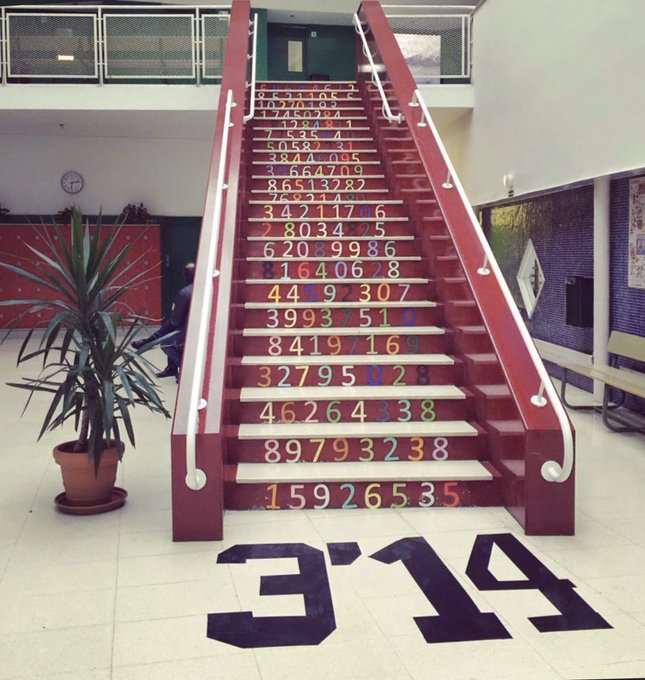 ¡Feliz 3-14 #PiDay2021! Hoy es el Día Internacional de las Matemáticas. Un día lleno de insπración 😉😉.

Conmemoramos además el nacimiento de Albert Einstein (1879) y la muerte de Stephen Hawking (2018) #PiDay