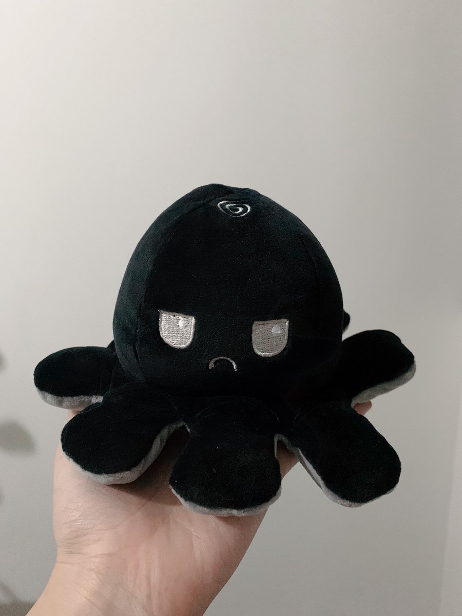 rakilstormi's tweet image. Got this reversible octopus so people know if I’m in a good or bad mood😇