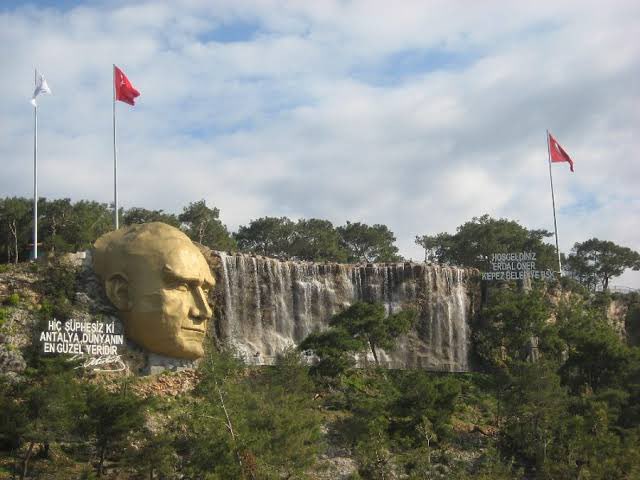 Biraz Önce #TürkiyeninEnGüzelŞehri Diye Twitter’da Gündem Açılmış, Övünmek Gibi Olmasın Ama #TürkiyeninEnGüzelŞehri Antalyadır, Çünkü; Türkiye Cumhuriyeti’nin Kurucusu Gazi Mustafa Kemal ATATÜRK Diyorki: “Hiç Şüphesiz Ki Antalya Dünyanın En Güzel Yeridir.”