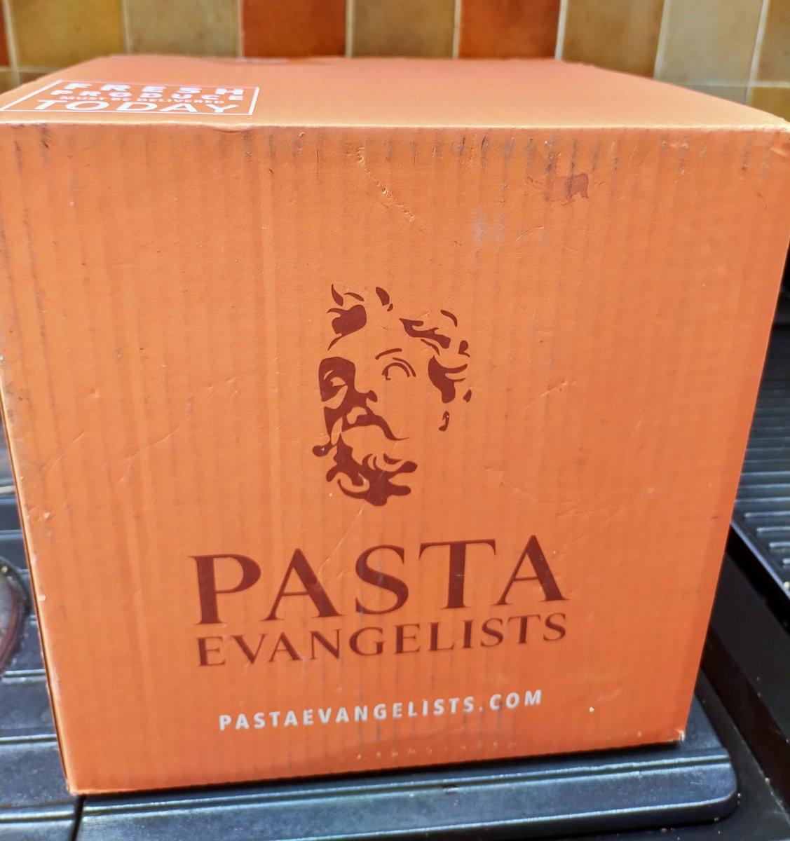 JaneIsaacAuthor's tweet photo. Wishing a very Happy Mother's Day to all mums! Sadly, my girl can't be with me today but she did send me this wonderful parcel yesterday, so I'll be dining like a queen! #sheknowsmesowell #foodies https://t.co/YgWQPf7Cu1
