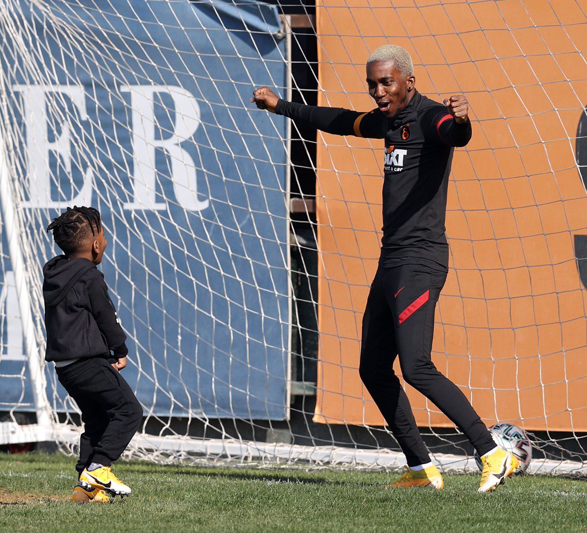 henryconyekuru's tweet photo. One of my biggest blessings, I pray one day you follow your passion and have success in all that you dream of #LikefatherLikeson🤟🏽❤️ https://t.co/hYTKseWfGV