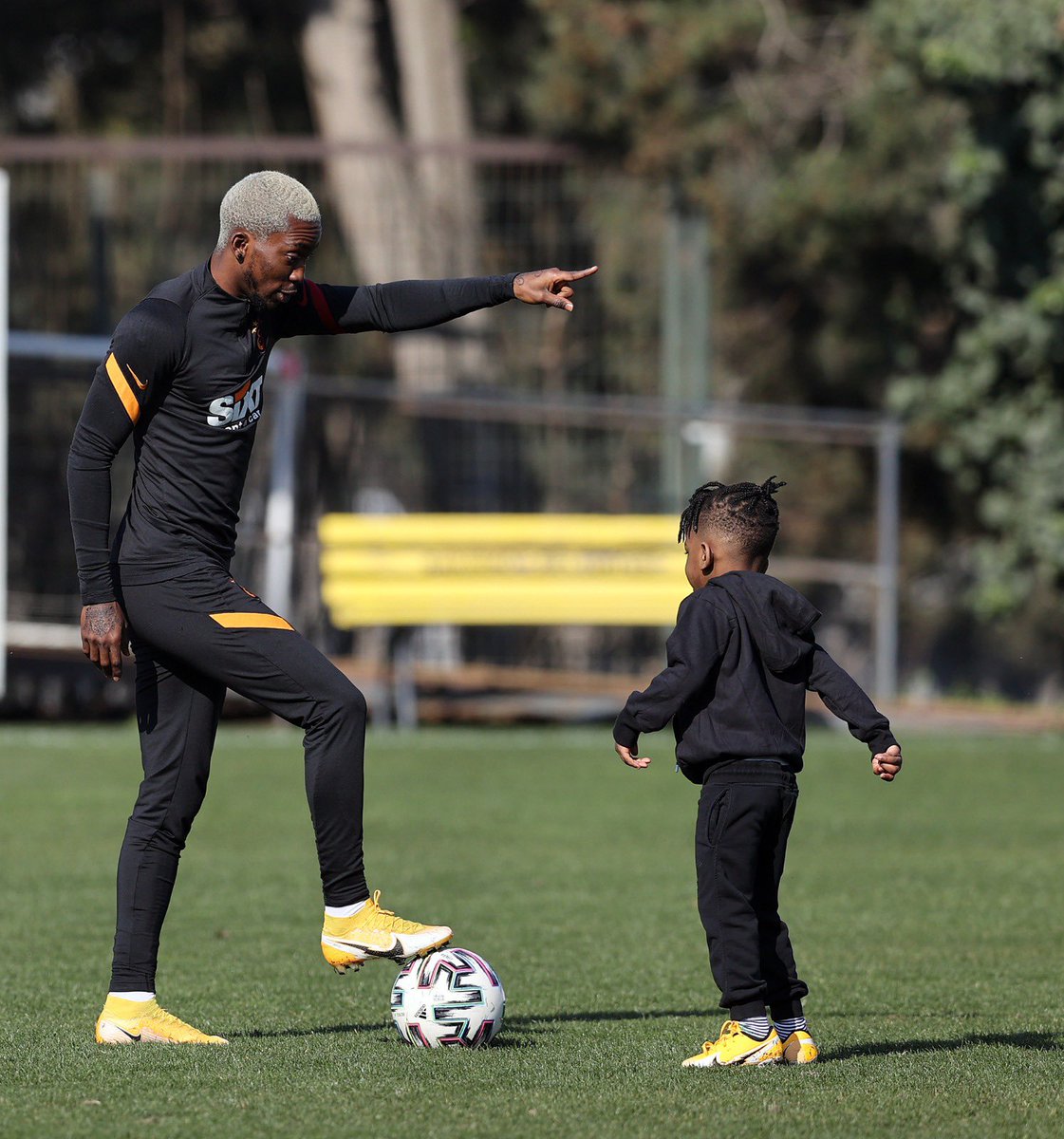 henryconyekuru's tweet photo. One of my biggest blessings, I pray one day you follow your passion and have success in all that you dream of #LikefatherLikeson🤟🏽❤️ https://t.co/hYTKseWfGV