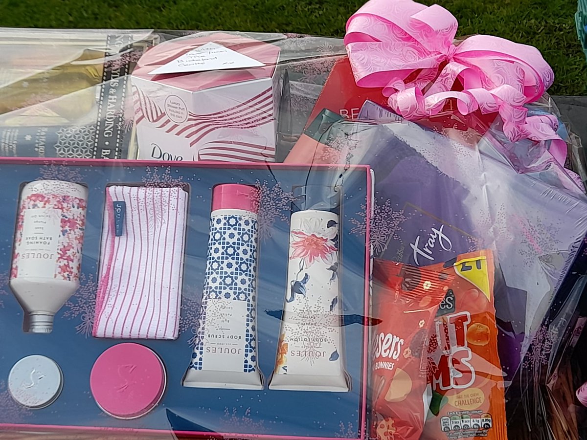 HAPPY MOTHERS DAY 💞 
We wanted to celebrate our lovely mums here on butcher lane but we understand not everyone can or wants to be a MAMA, therefore we are celebrating ALL LADIES today 😍 with a lovely pamper bag and a sneaky chocolate treat💞