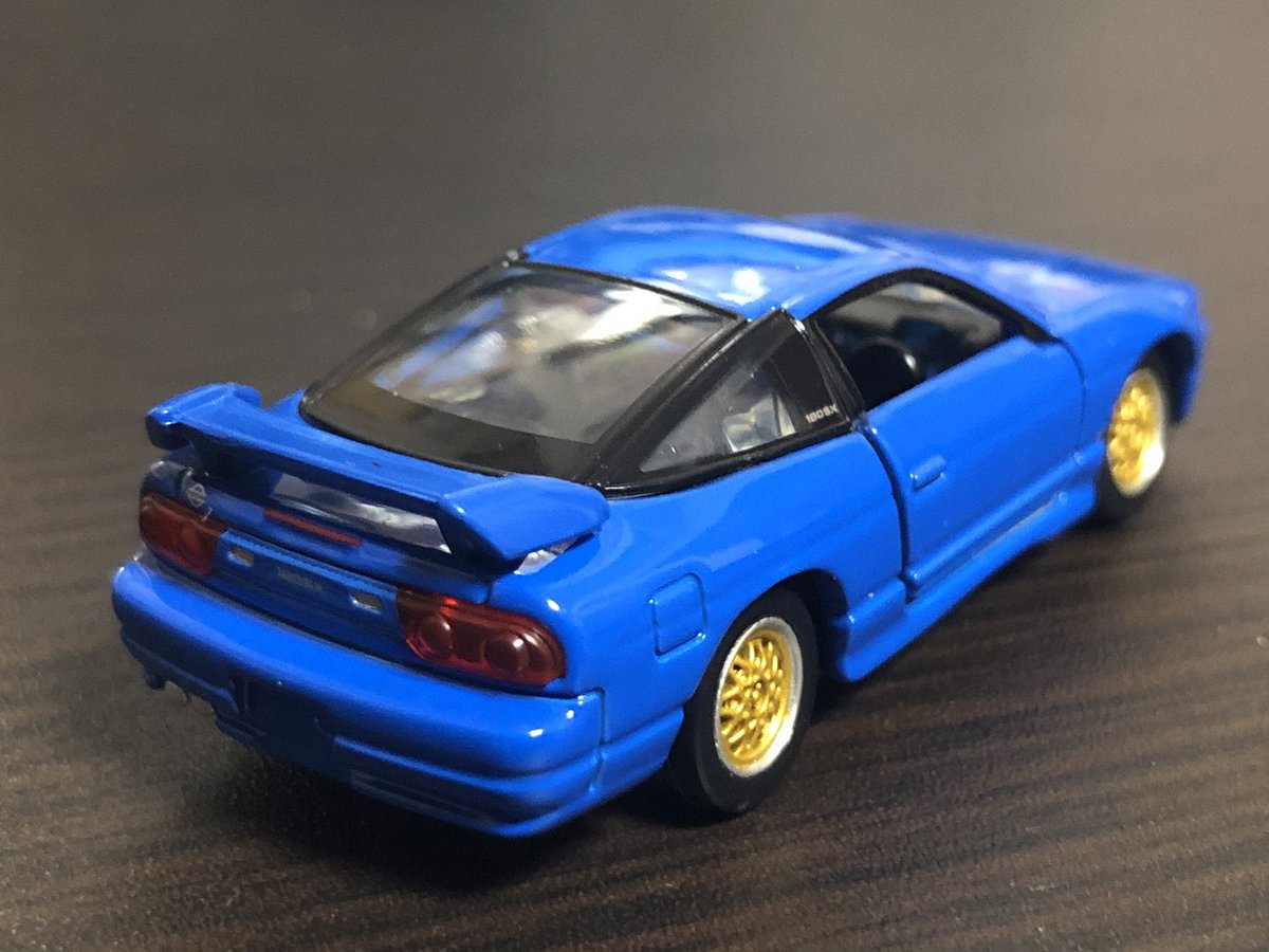 プラスチックマリン 人生2台目のトミカプレミアムを買ってきました この某インパクトブルーっぽさある難しい色をよくチョイスできていて ホイールもしっかり金のメッシュを履かせてるけどリアスポは180sxのそれのままなので某頭文字 とは一線離れてますよ