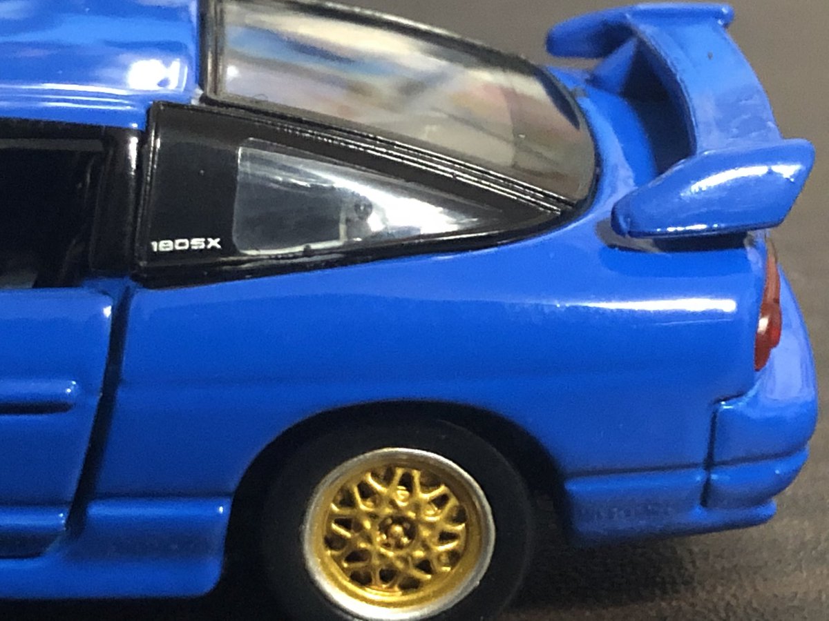 プラスチックマリン 人生2台目のトミカプレミアムを買ってきました この某インパクトブルーっぽさある難しい色をよくチョイスできていて ホイールもしっかり金のメッシュを履かせてるけどリアスポは180sxのそれのままなので某頭文字 とは一線離れてますよ