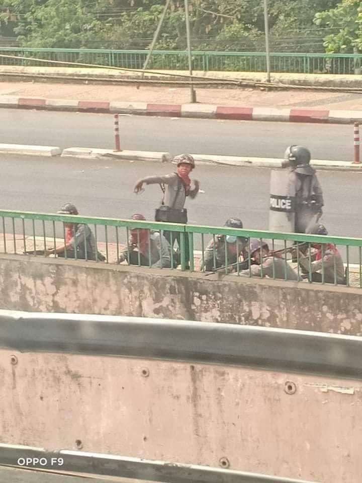 thiri_heather's tweet photo. Military terrorists on the Aung Zeya Bridge, near Hlaingthaya. Is it how to disperse the crowd? They are treating the protest of unarmed citizens worse than the battle field. No.of dead unknown yet. 

@freya_cole @RapporteurUn @TostevinM 
#WhatsHappeningInMyanmar
#Mar14Coup https://t.co/V1DPUXiQfl