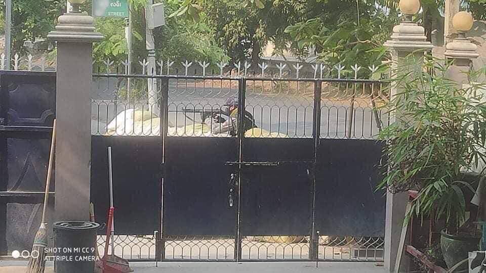 Eldrid19121's tweet photo. In Mandalay,Uniformed thugs are now shooting  from motor bikes to every civillians they see around the city.
LOCOMOTIVE XYZ
#WhatsHappeningInMyanmar
#Mar14Coup https://t.co/RVBq7f5qvw