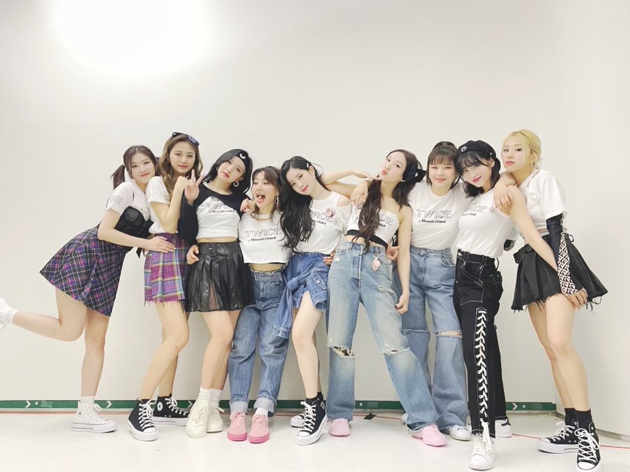 TWICE VOTING TEAM tweet media