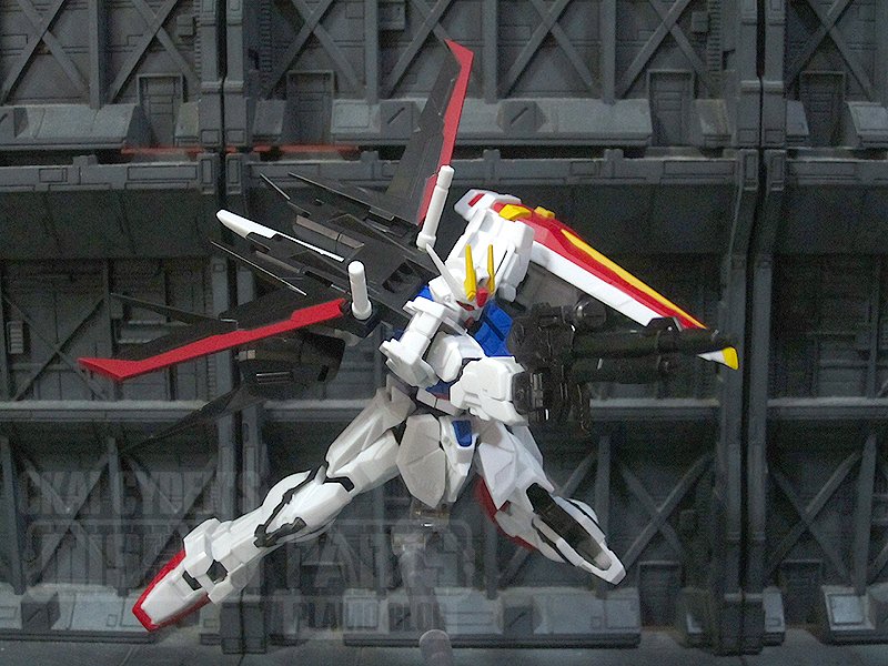 CCydek's tweet photo. G-Frame kits make for involving desktop displays. Just a couple of pre-painted parts already cut off the runners, but the resulting kit is pretty solid and VERY poseable. Just a little touch-up paint &amp; panel lining will make them perfect. Of course, I had to choose the Strike :) https://t.co/7gJQAgPott