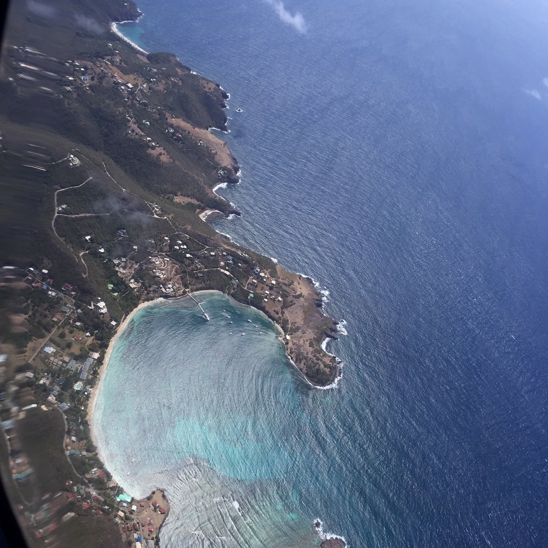 melrenee8's tweet photo. Take me high, high up in the sky as we fly over paradise.

GreenRocks where life is worth living on the rocks !!
My favourite place! St. Vincent and the Grenadines
.
.
.
.

#stvincentandthegrenadines🇻🇨 #travel #investment #melte #greenrocks #bequia #condo #beach #flight #fl https://t.co/DsEh1Si5mu