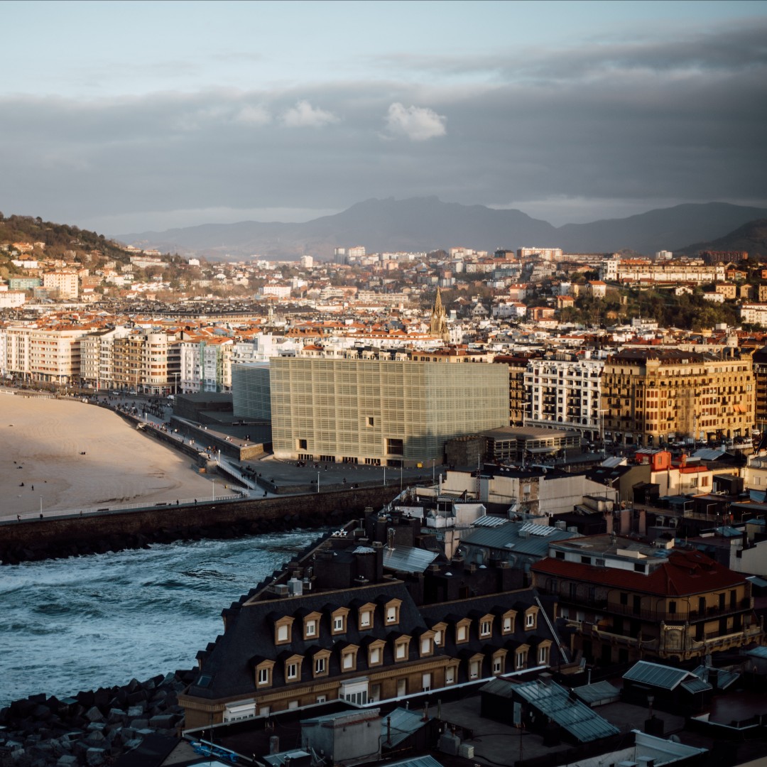 San Sebastián y sus rincones 🌆
¿Sabes desde dónde está hecha esta foto?
-
#AreizagaInmobiliaria #donostia #SharingSanSebastian