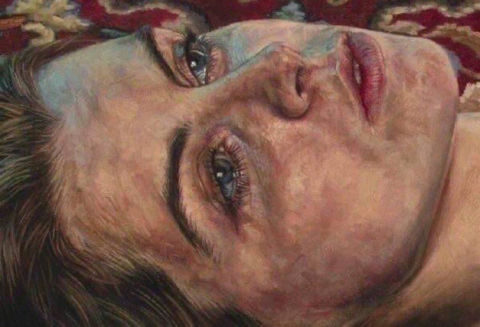 "سلامٌ على الذين إنهّدت جدران أرواحهم 
ولم يطلبوا من أحد أن يُقيمها، 
الذين ينعزلون حين يعصف بهم مزاجهم المتقلب،
الذين يحبون أن لا يرى الآخرين إلا جانبهم المضيء 
خشية أن تؤذي عتمتهم أحد، 
الممتلئين بأنفسهم حتى الإكتفاء

" لا هانت الأيام لكم عزة نفس أبدًا "
 #ايها_الأبطال