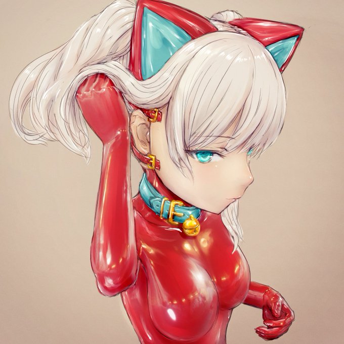 目が動くマスクをしているぴっちりの人。 