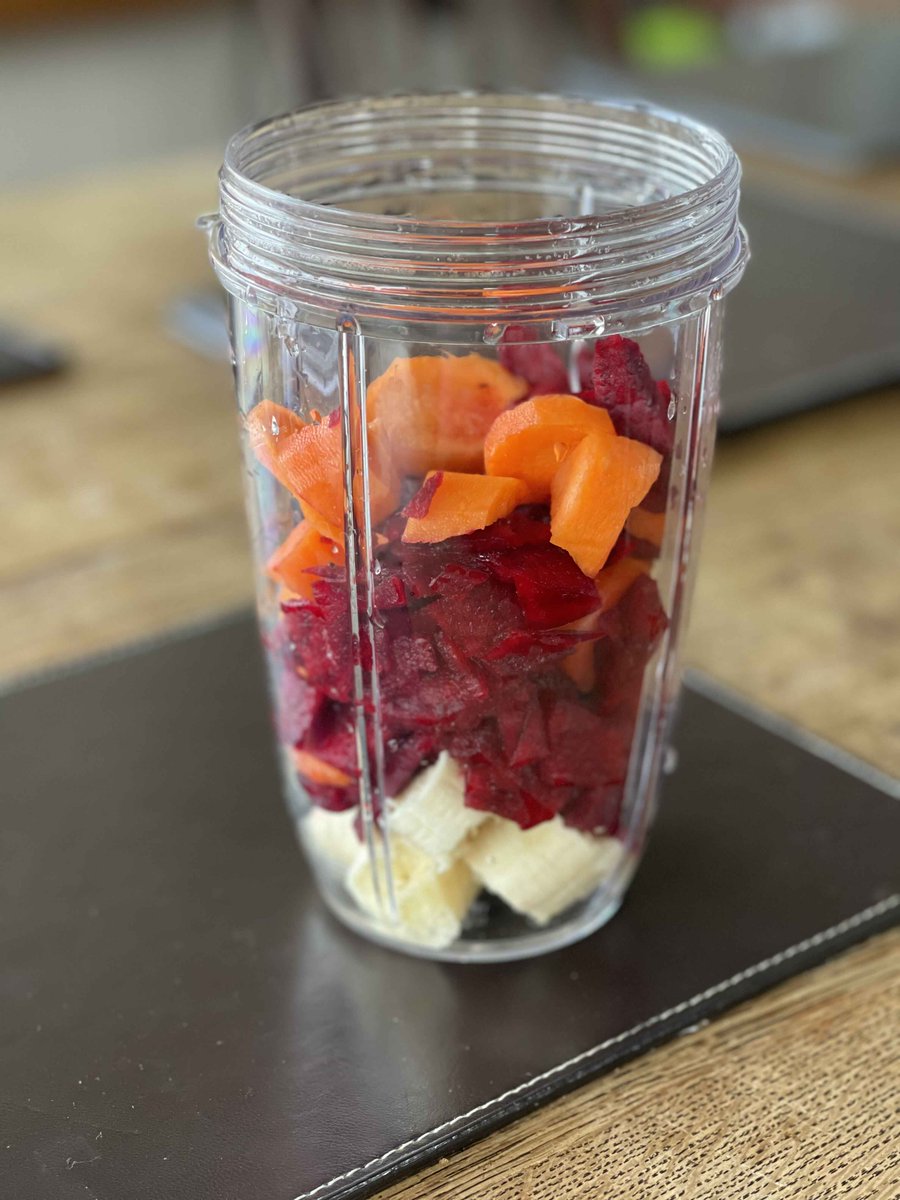 StanWhiteFarms's tweet image. This is a simple recipe with lovely earthy beetroot undertones

1 x raw beetroot
1 x banana 
1 x carrot 
1/2 glass of water or almond milk

Blitz for 1 minute.  Play a round with ingredients adding ginger, mint etc to your liking. 

#beetrootrecipe #beetrootsmoothie #beeteootuk