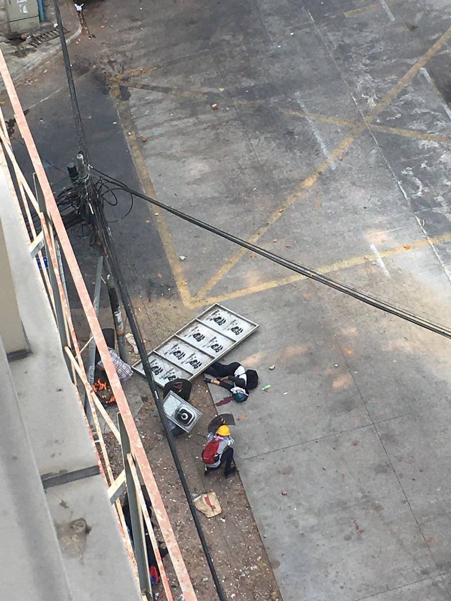 tw // blood 
In 150 Road, TharMwae, Yangon, a boy was shot and terrorists forcibly dragged him away while he was still moving. Some were also arrested for trying to save him.
LOCOMOTIVE XYZ
#WhatsHappeningInMyanmar
#Mar14Coup