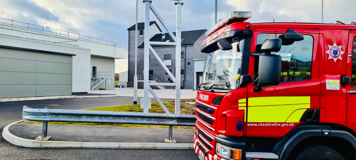 HChapelFS's tweet photo. Yesterday some of the crew went over to the brand new training centre in Winsford to practice new high rise procedures and train with the new fan 🚒👩🏼‍🚒#trainforreal https://t.co/NiFTrP3cjb