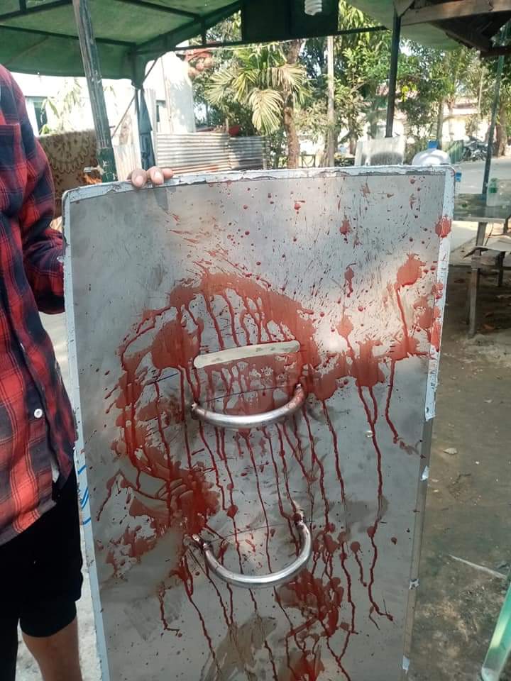 This is in Yangon(Shwepyithar).The militiary shot  gun with real bullet.
#WhatsHappeningInMyanmar 
#March14Coup 
#Shwepyithar