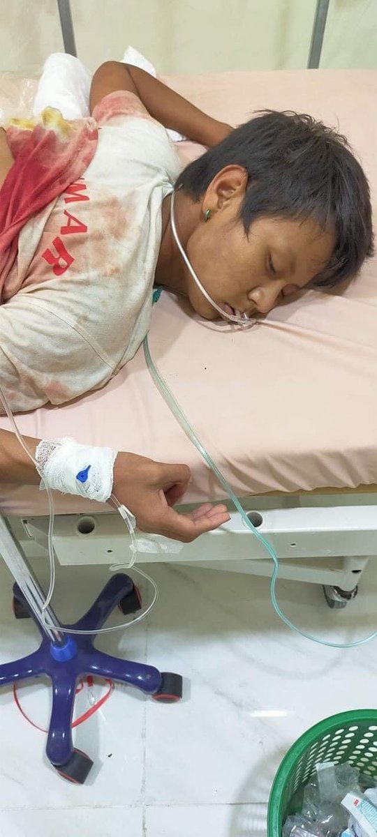 SarahLann1's tweet photo. Tw // blood
Until his last minute, he still folded his finger to three-finger salute.  #WhatsHappeningInMyanmar #Mar14Coup https://t.co/WKhk7OExXs