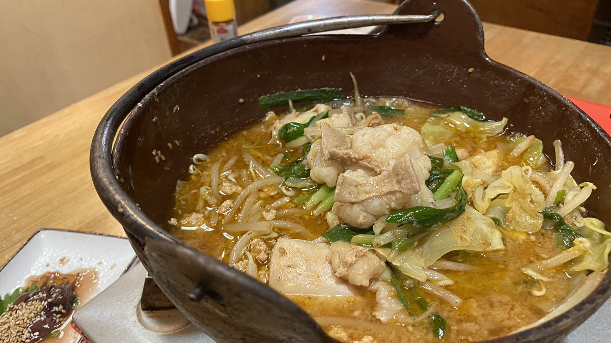 なおたか Naotaka 東京 亀戸 味一番 価格崩壊すぎる昭和レトロ酒場 モツ鍋 貝鍋は100円でサワー類も100円 どの料理も安くて美味い 天ぷらの盛り合わせは7点ほど入って340円 しかも エビが2本 なんで成立するのか全くわからないコスパ最強な