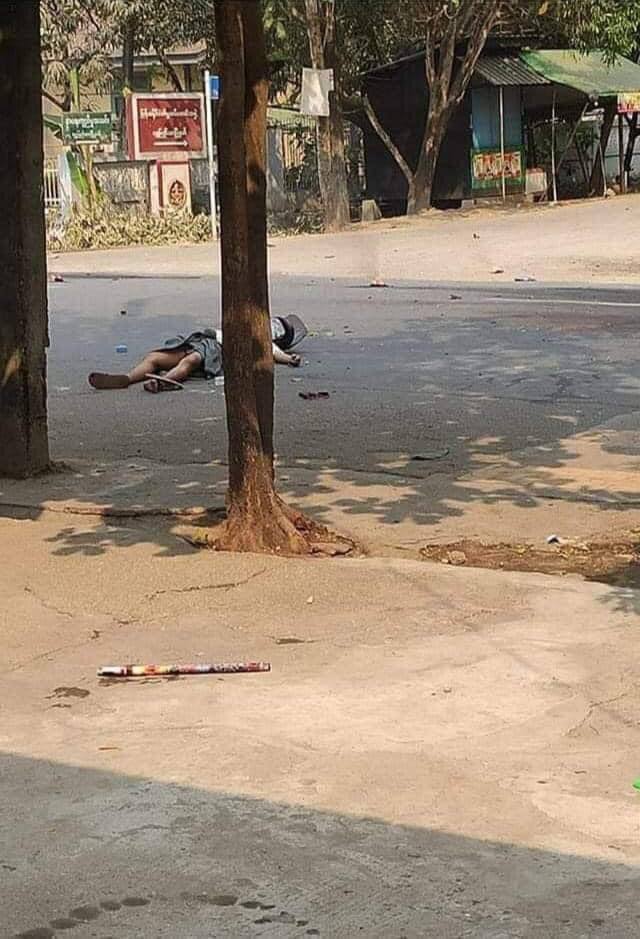 13_infinite_L's tweet photo. Tw // blood // wound // death 
In Shwepyithar, Yangon,
Four were shot by live ammunition. One in the head; two in the neck; one in the arm and one in the abdomen.
LOCOMOTIVE XYZ
#WhatsHappeningInMyanmar
#Mar14Coup https://t.co/DReKpPLSvK