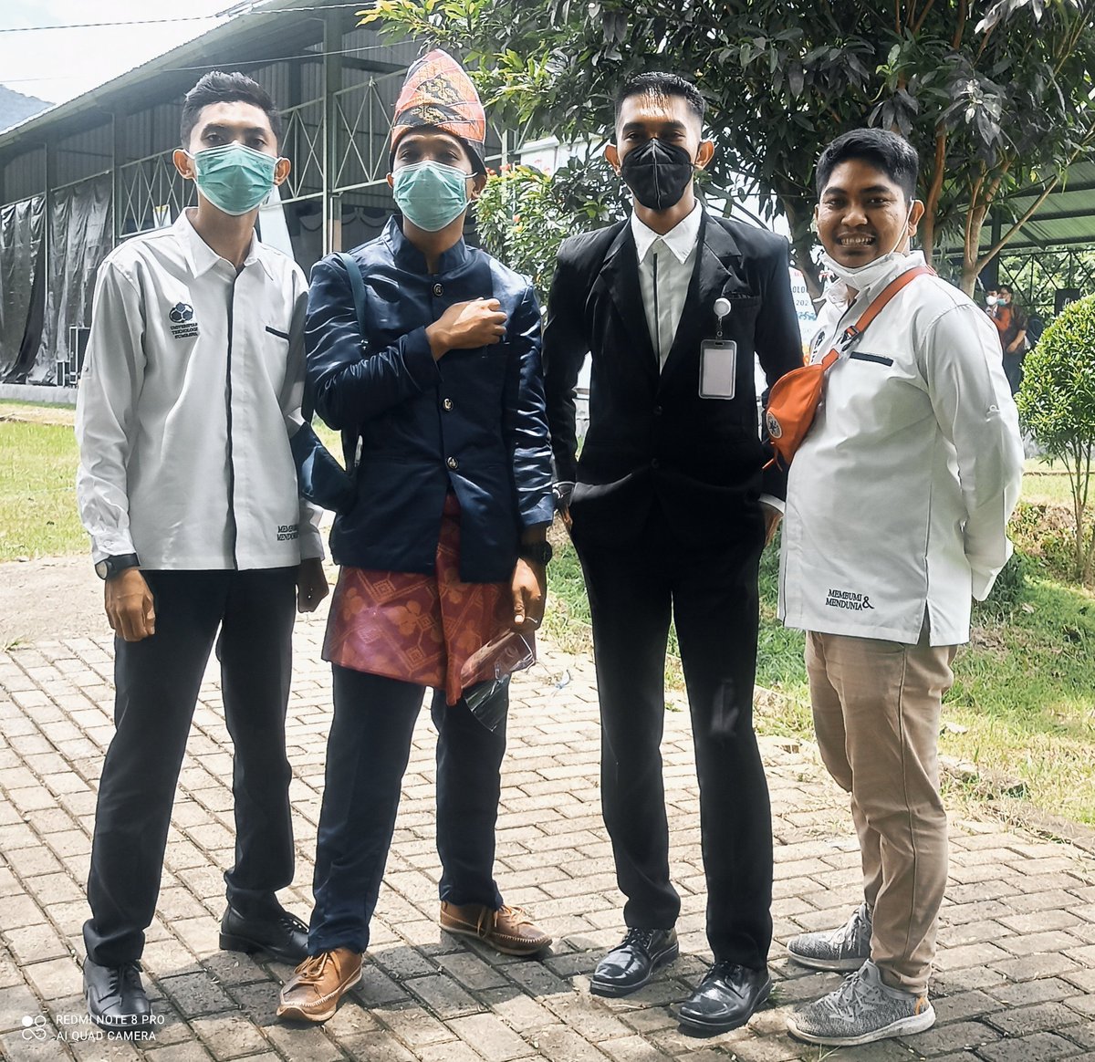 acuh_dharmawan's tweet photo. Perbedaan dihiasi kesamaan https://t.co/rugYbMF1Yo
