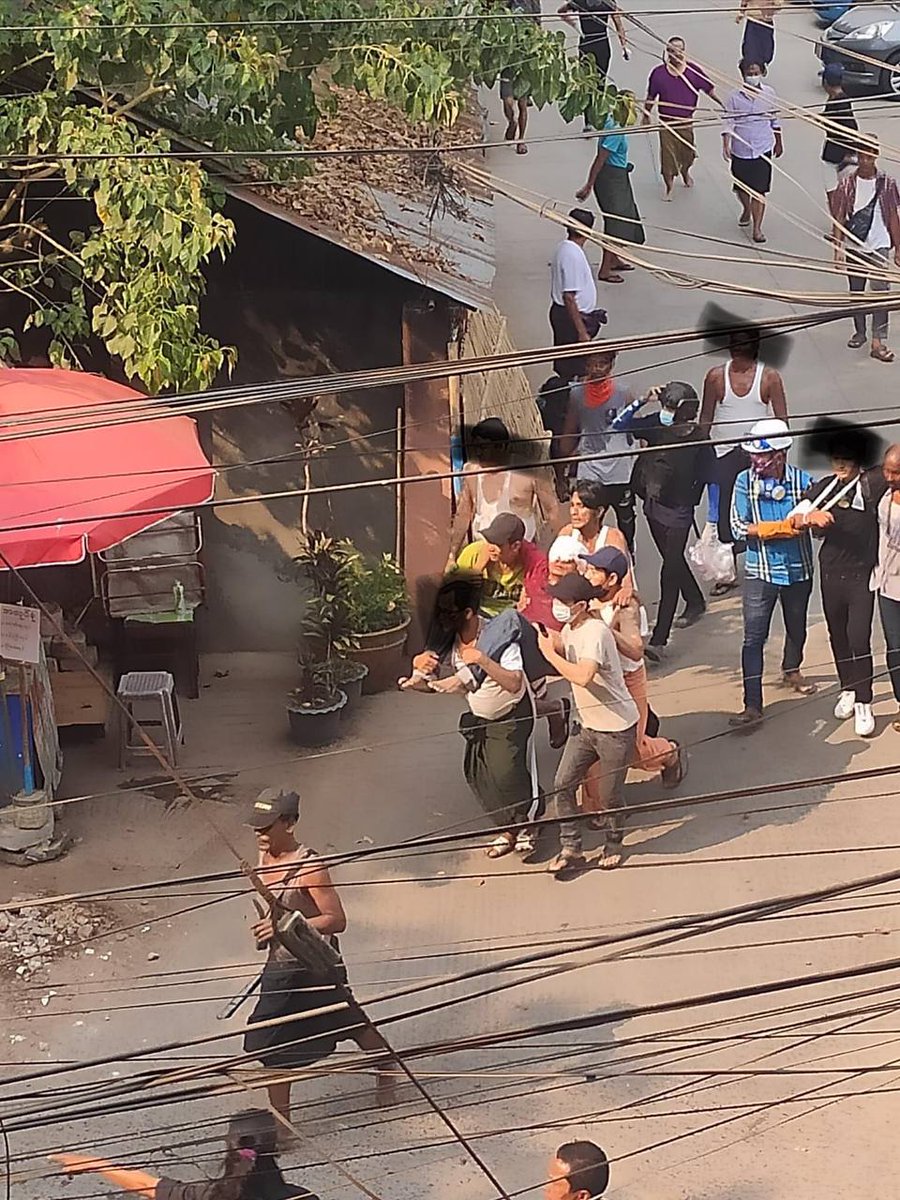tw // blood // wound 
In Tarmwe, Yangon,
One man was shot in the face with a rubber bullet by terrorists. Others are also injured.
LOCOMOTIVE XYZ
#WhatsHappeningInMyanmar
#Mar14Coup