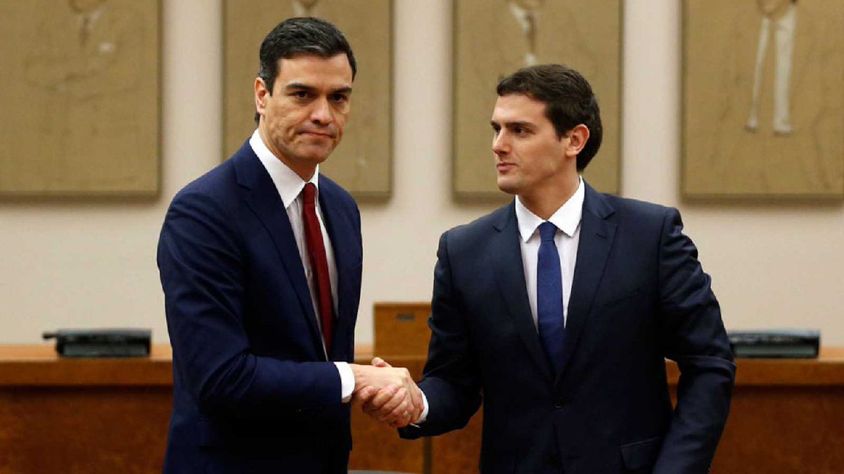 MartaMonforteJ's tweet photo. Los Girautas, Hervías, De Quinto etc de turno dan lecciones a los actuales dirigentes de su (ex)partido sobre qué es ser de Ciudadanos: básicamente, ser de derechas.

Hubo un tiempo, no tan lejano, en el que Albert Rivera pactó con Sánchez. ¿Fue él el primer sanchista? https://t.co/yASISwbT3u